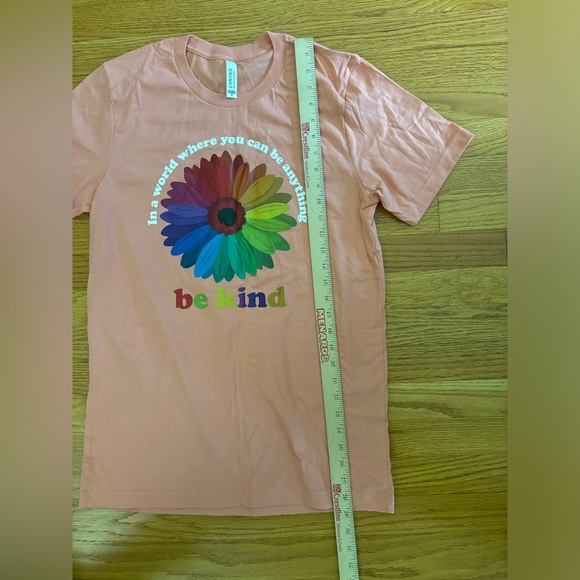 Bella + Canvas “Be Kind” Tshirt Women’s Medium Orange Casualwear Flower New - Picture 6 of 6